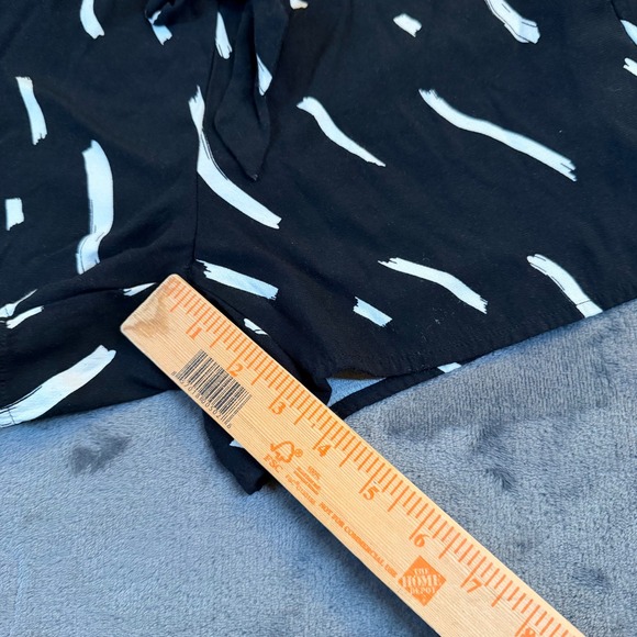 LOFT Black White Brushstroke Paperbag Waist Tie Front Shorts Womens XS - Picture 7 of 11
